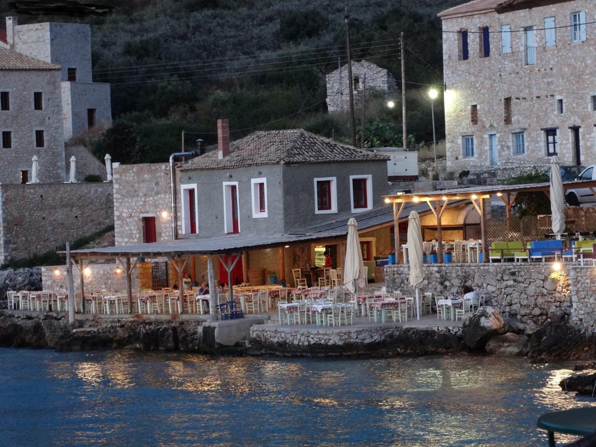 Messinian Blue Seaside Villa กาลามาตา ภายนอก รูปภาพ